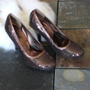 NWT - Unlisted by Kenneth Cole, Bronze Sequin Pump, size 6M